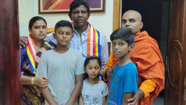 குடும்பத்துடன் மதம் மாறிய வில்லன் நடிகர் சாய் தீனா.. தீயாக பரவும் புகைப்படம்.. என்ன திடீர்னு?