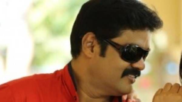 நடிகரின் மனைவியிடம் கத்திமுனையில் 200 பவுன் நகை கொள்ளை..சென்னையில் அடைமழையை பயன்படுத்தி துணிகரம்