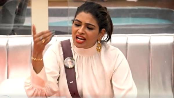 எப்ப பார்த்தாலும் கத்தும்.. பாயிண்ட்ஸ் பேசாது.. மகேஸ்வரியை மீம் போட்டு வெளுத்த ரசிகர்கள்!