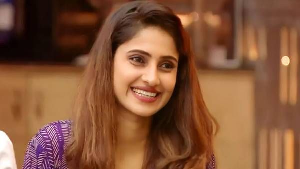 பிக் பாஸில் இருந்து ஜாலியாக வெளியேறிய ஆயிஷா... லட்சக்கணக்கில் சம்பளம்... இதெல்லாம் ஓவரா இல்லையா?