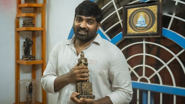 “இல்லம் தோறும் வள்ளுவர்” திட்டத்தில் முதல் சிலையை விஜய்சேதுபதி பெற்றுக்கொண்டார்