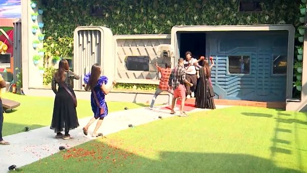 ராஜமரியாதையுடன் வீட்டுக்குச் சென்ற போட்டியாளர்... பிக் பாஸ் சீசன் 6ல் நடந்த அடுத்த சர்ப்ரைஸ்