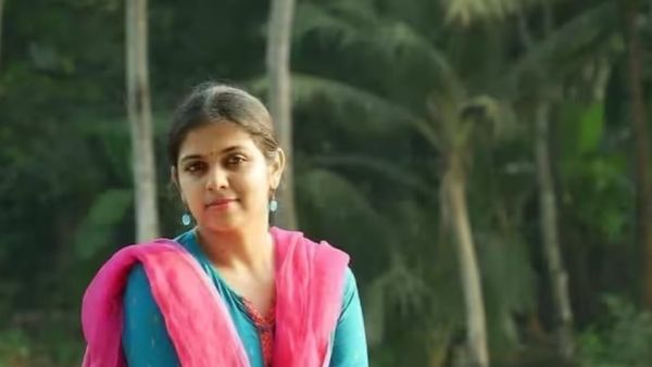 தவறாக நடத்தினார்; கொல்ல முயன்றார்.. மலையாள நடிகை அஞ்சலி பரபரப்பு புகார் - அதிர்ச்சியில் கோலிவுட்