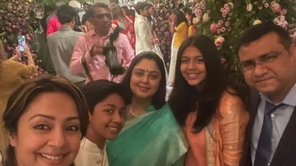 பெரியம்மா நக்மாவோட ஹைட்டா வளர்ந்த ஜோதிகா மகள்.. திருமண விழாவில் குழந்தைகளுடன் ஜோ.. சூர்யா எங்கே?