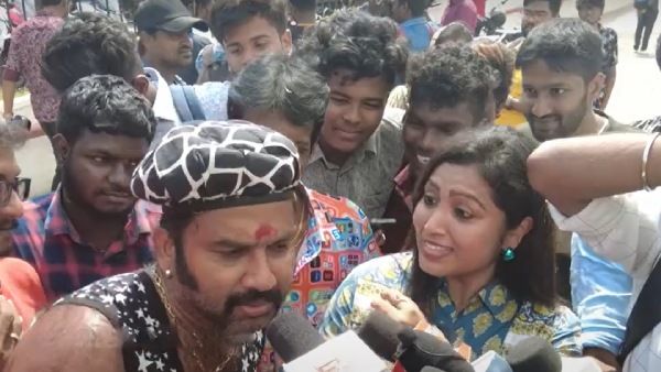 பகாசூரன் படம் பார்க்க வந்த பெண்.. கையை பிடித்து முத்தம் கேட்ட கூல் சுரேஷ்.. ஓவராத்தான் போறாரு!