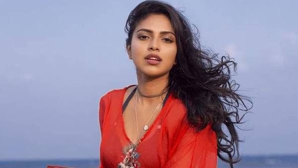 திடீரென திசை மாறும் அமலா பால்... சினிமாவில் இருந்து விலக முடிவா..? ரசிகர்கள் அதிர்ச்சி!