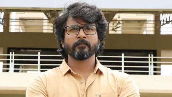 பிரபல இயக்குநருக்காக தன்னுடைய சம்பளத்தை குறைத்துக் கொண்ட சிவகார்த்திகேயன்!