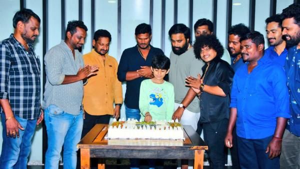 அயோத்தி சக்சஸ் பார்ட்டி... சசிகுமார் கொடுத்த தங்கச் சங்கிலி... நெகிழ்ந்துபோன இயக்குநர்!