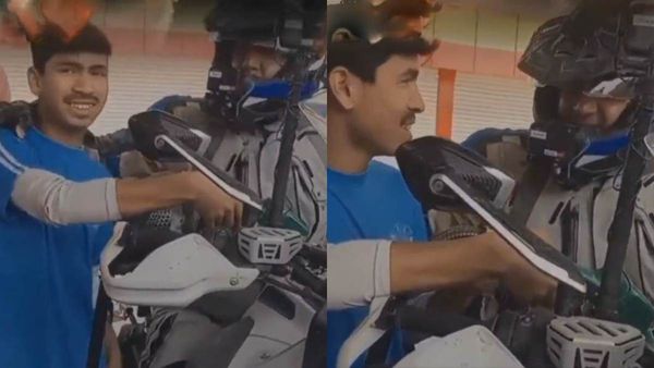 Ajith: ரசிகரின் தோள் மீது கை போட்டு... அஜித் செஞ்ச காரியமா இது... ட்ரெண்டாகும் வீடியோ!