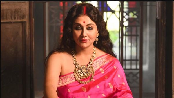 அதுக்கு சம்மதிக்கலைன்னா.. உன் நிர்வாண போட்டோக்களை லீக் பண்ணிடுவேன்.. நடிகையை மிரட்டிய தயாரிப்பாளர்!