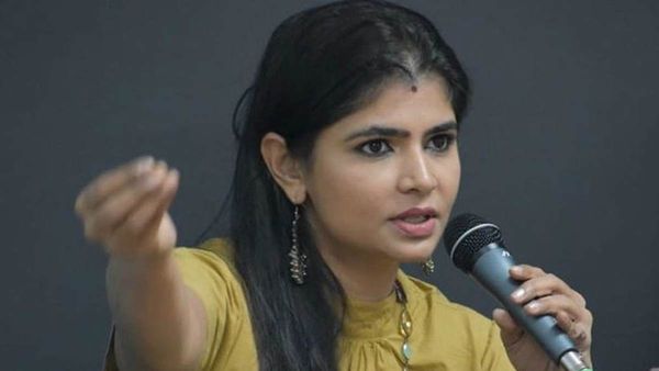 Chinmayi :வீட்டில் தனியாக இருந்த பெண்ணிடம் அத்துமீறிய டெலிவரிபாய்..பொங்கி எழுந்து ஆதரவுக்கரம் நீட்டிய சின்மயி!
