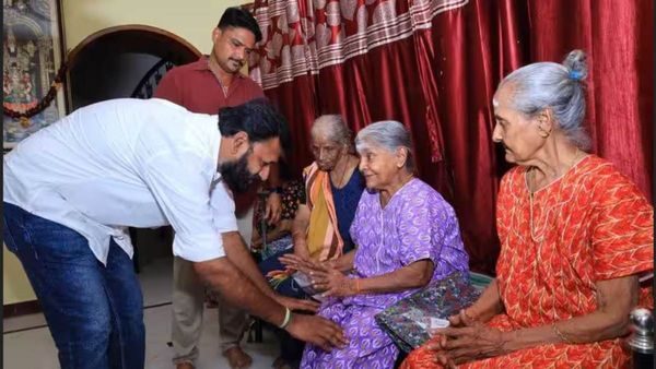 'ருத்ரன்' திரைப்படத்தின் மாபெரும் வெற்றியை முதியோர் இல்லத்தில் கொண்டாடிய தயாரிப்பாளர்!!!