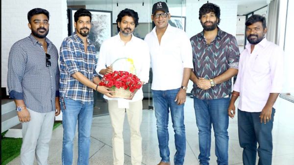 விஜய்யை சந்தித்த விஷால்.. மார்க் ஆண்டனி டீசரை போட்டுக் காட்டி செம ஹேப்பி.. டிரெண்டாகும் பிக்ஸ்!