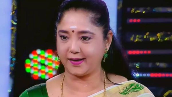 Aishwarya:52வயசு கிழவிடா..நான் கும்முனு இருக்கேனா?ஆபாச படம் அனுப்பிய நெட்டிசனை காரிதுப்பிய ஐஸ்வர்யா!