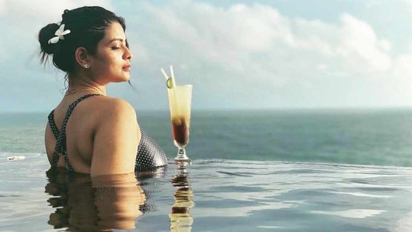 Vj Maheswari: ப்பா.. பிகினியில் பிக்பாஸ் மகேஸ்வரி.. ஜொள்ளு விடும் ஃபேன்ஸ்.. செம சம்மர் ட்ரீட்!