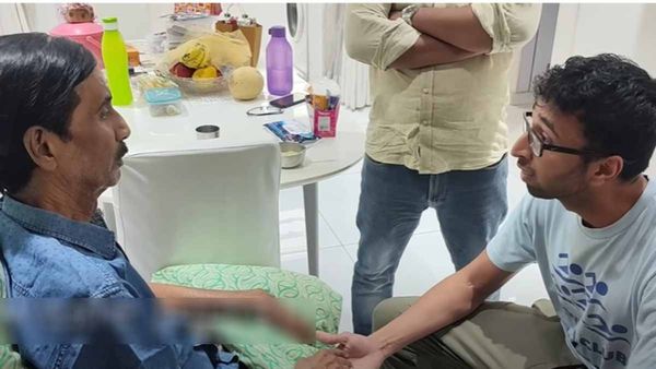 Manobala - மனோபாலாவின் கடைசி தருணங்கள்.. தேற்றுவதற்கு பாடல் பாடும் மகன் - கலங்க வைக்கும் வீடியோ