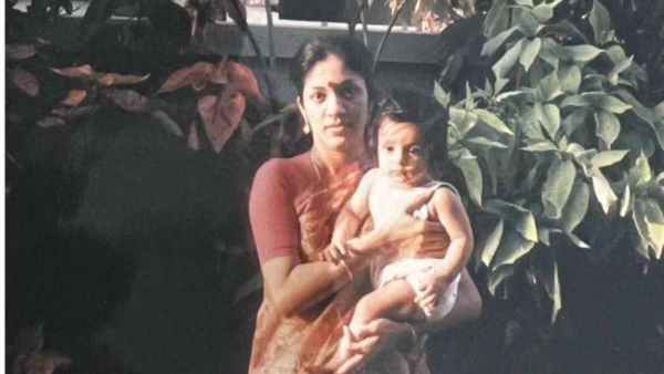 இந்த போட்டோவில் இருக்கும் அந்த சின்னக் குழந்தை யாரு தெரியுமா? இப்போ அழகான ஹீரோவா இருப்பவர் தான்!