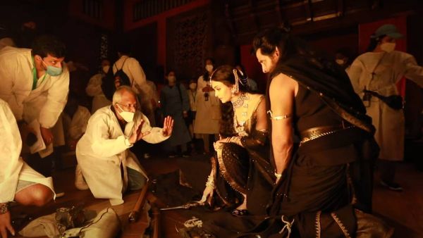 PS2 :பறந்து பறந்து வேலை பார்க்கும் மணிரத்னம்.. பொன்னியின் செல்வன் 2 படத்தின் மேக்கிங் வீடியோ!