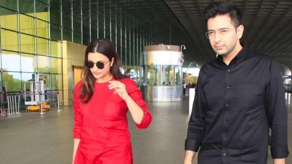 Parineeti Chopra Engagement - களைகட்டும் பரிணிதி சோப்ரா நிச்சயதார்த்தம் - டெல்லி வந்தார் ப்ரியங்கா சோப்ரா