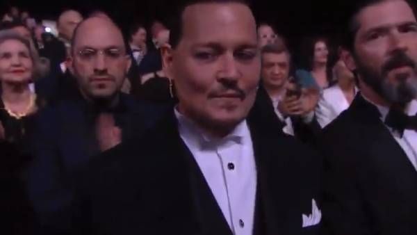 Cannes 2023 Johnny Depp: 7 நிமிஷம் நிற்காமல் கேட்ட அந்த சத்தம்.. தேம்பி தேம்பி அழுத ஜானி டெப்!