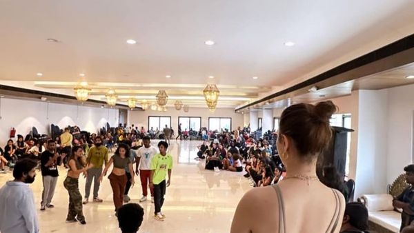 Jailer: இன்ஸ்டாவில் ஜெயிலர் அப்டேட்... முதுகை காட்டியபடி தமன்னா பண்ண வேலைய பாருங்க!