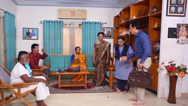 Baakiyalakshmi: இனியாவிற்கு பழனிச்சாமி பரிசாக கொடுத்த காஸ்ட்லி பேனா.. ஆத்திரத்தில் போட்டுடைத்த கோபி!