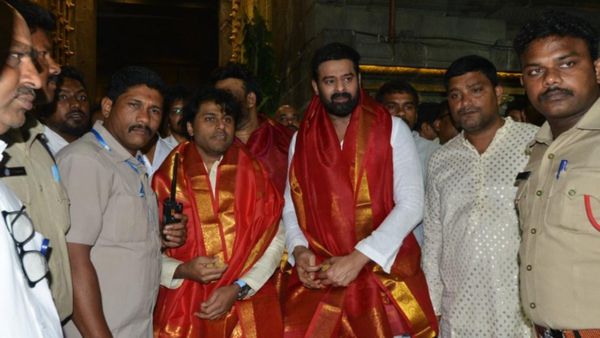 Prabhas: ஆதிபுருஷ் பிளாக்பஸ்டர் ஆகணும் பெருமாளே.. திருப்பதியில் சாமி தரிசனம் செய்த பிரபாஸ்!
