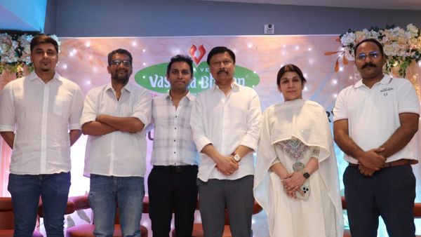 ஸ்விக்கி மற்றும் ஜொமேட்டோ ரைடர்களுக்கு பாராட்டு விழா நடத்திய வசந்தபவன்