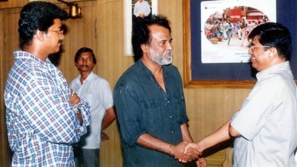 Rajini Vs Vijay: ரஜினி முன்னால் பவ்யமாக கை கட்டி நிற்கும் விஜய்... திடீரென ட்ரெண்டாகும் போட்டோ