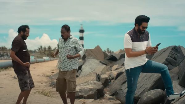 DD Returns Trailer: பேய்க்கூடவே ஊ அன்டாவாவா.. வேறலெவல் சந்தானம்.. டிடி ரிட்டர்ன்ஸ் டிரைலர் ரிலீஸ்!