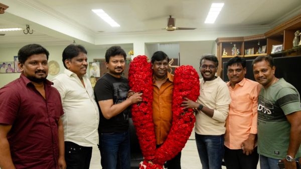 Vadivealu: மாமன்னன் வடிவேலுவுக்கு ஆளுயர மாலை... வீடு தேடிச் சென்ற உதயநிதி, மாரி செல்வராஜ்