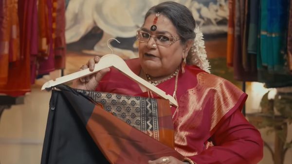 வீடா இல்லை ஜவுளிக்கடையா? ரக ரகமா பட்டுப்புடவை வைத்திருக்கும் உஷா உதுப்!