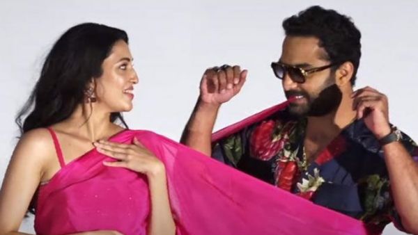 மேடையில் நடிகையின் புடவையை இழுத்து நடனமாடிய நடிகர்.. கழுவி ஊற்றும் நெட்டிசன்ஸ்!