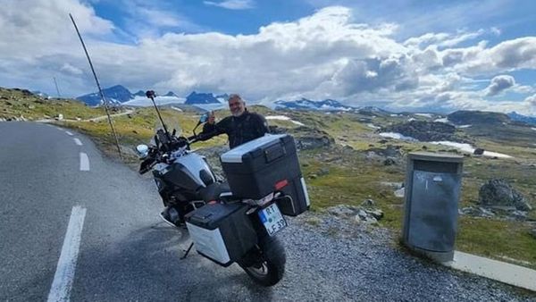 Ajith - மறுபடியும் முதல்லயிருந்தா?.. விடாமுயற்சிக்கு என்னதான் ஆச்சு..மீண்டும் பைக்கில் ஏறிய அஜித்