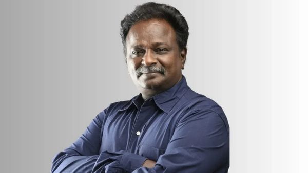 Blue Sattai: அதிகாரம் இருந்தால்தான் காலில் விழுவார்.. சாரு நிவேதிதா பதிவை பகிர்ந்த ப்ளூ சட்டை மாறன்!