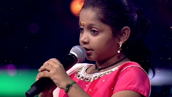 பார்க்குறவங்களை எல்லாம் சொந்தமா நினைச்சு பழகும் ’சரிகமப’ தக்‌ஷிதாவுக்குள் இப்படியொரு சோகக் கதையா!