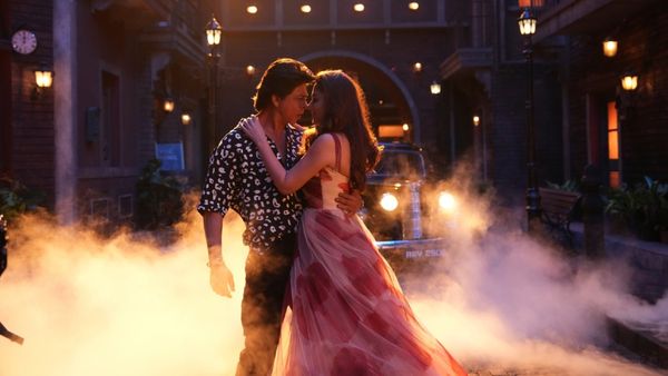 “ஹைய்யோடா” பாடல் ரொமான்ஸ் கிங் ஷாருக்கானை மீண்டும் திரையில் கொண்டுவந்திருக்கிறது