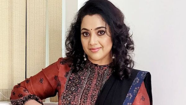 Meena Birthday: அந்த சிரிப்புக்கே ரசிகர்கள் காலி.. 47 வயதிலும் மாஸ் காட்டும் மீனா!