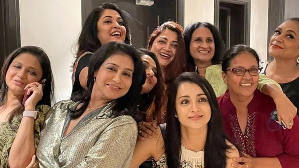 Ramya Krishnan - சரக்கு பார்ட்டியுடன் பிறந்தநாள் கொண்டாட்டம்.. மூத்த நடிகையுடன் ரம்யா கிருஷ்ணன் அலப்பறை