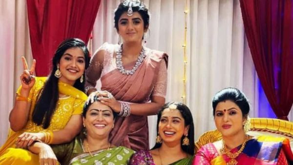 மூச்சு வாங்க வாங்க..ஈரமான ரோஜாவே சீரியல் மாமியார் செய்த தரமான சம்பவம்!