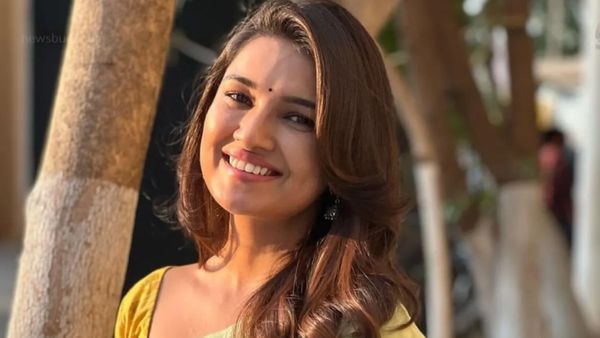 Vani Bhojan: ஏன் இப்படி.. லிவிங் ரிலேஷன்ஷிப் குறித்து காட்டமாக பதில் கொடுத்த வாணி போஜன்!