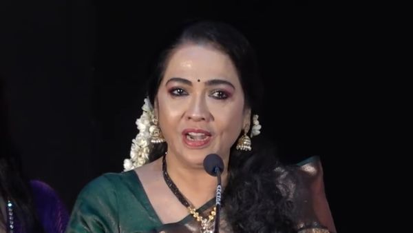 40 வயசானாலே நடிகைகளை கறிவேப்பிலை போல தூக்கிப்போடுறாங்க.. நடிகை ரேகா வேதனை!