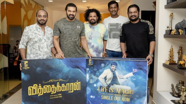 விஷால், ஆர்யா இணைந்து வெளியிட்ட ‘வித்தைக்காரன்’ பட ஃபர்ஸ்ட் சிங்கிள்!!
