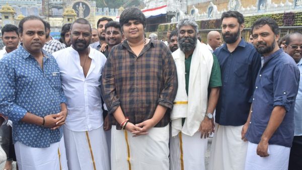 Jigarthanda 2 - தீபாவளி ரேஸில் ஜெயிச்சிடணும்.. திருப்பதிக்கு சென்ற ஜிகர்தண்டா 2 படக்குழு