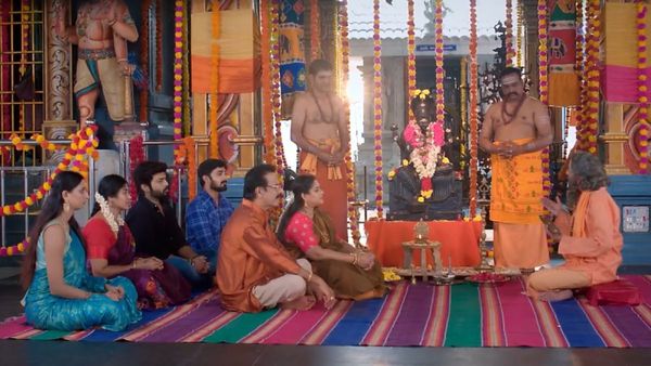 தவறு செய்தது யார்.. ஐஸ்வர்யாவுக்கு ஷாக் கொடுத்த சாமியார்..கார்த்திகை தீபம் இன்றைய எபிசோட்!