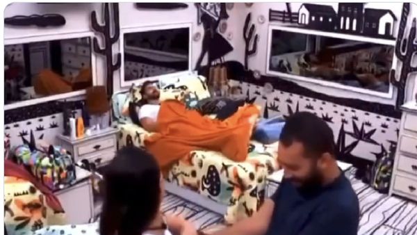 அடக் கருமமே.. என்னடா உள்ளாடை எல்லாம் மாத்தி விடுறீங்க.. பிக் பாஸ் வீட்ல இப்படியெல்லாம் நடக்குதா?