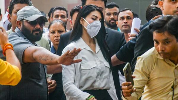 இந்த உலகத்துக்கு உண்மையை சொல்லப் போறேன்.. பிரபல நடிகையை பகிரங்கமாக மிரட்டிய மோசடி மன்னன்!