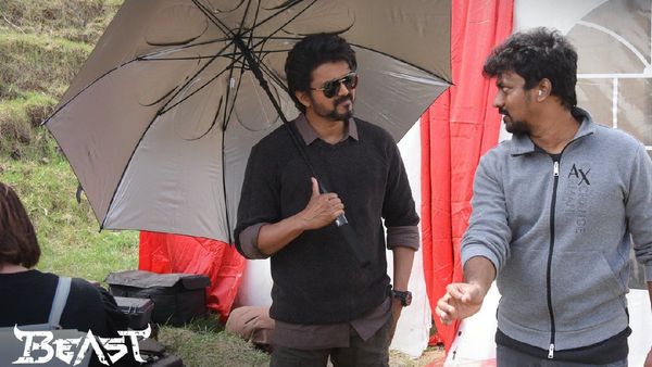 Actor Vijay: பீஸ்ட் படத்தின் BTS புகைப்படங்கள்.. என்ன சிம்பிளாவும் க்யூட்டாவும் இருக்காரு!