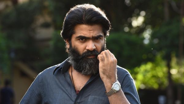 அந்த மனசு தான் சார் கடவுள்.. உதவி இயக்குநர் உயிரை காப்பாற்ற தக்க சமயத்தில் உதவிய சிம்பு!