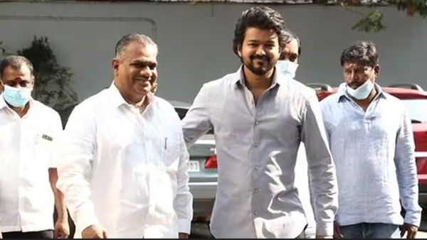 அந்த எம்ஜிஆர் பாட்டுத்தான் ஞாபகம் வருது!.. என்ன விஜய் சாரே.. புஸ்ஸி ஆனந்தே இப்படி ஏழரையை கூட்டுறாரே!